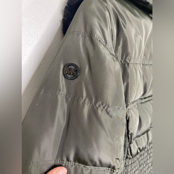 Michael Kors MK Size S Down Puffer Coat Removable Faux Fur Collar Olive Green - Picture 13 of 15